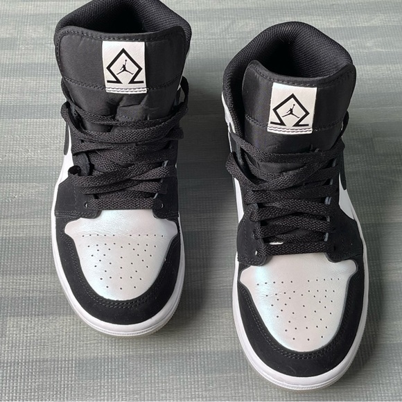 Athletic_Shoes